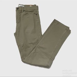 LEVI’S 511 Slim High Rise Khaki Pants